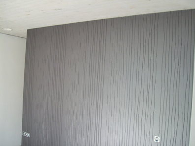 Schlafzimmerwand mit hochwertiger grauer Strukturtapete